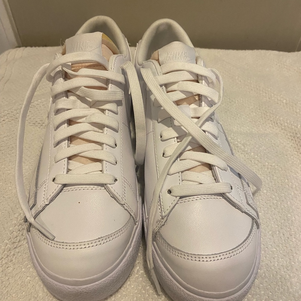 NWOB Nike blazer low triple white - Picture 5 of 5